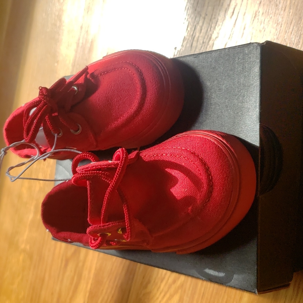 Red Boat Shoe Size 6